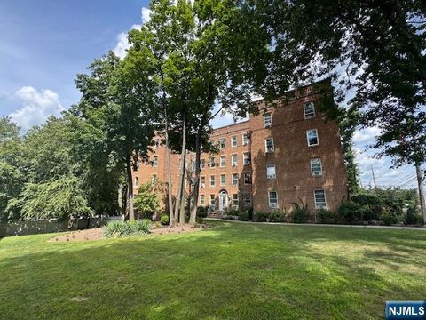 250 Broad Avenue 3C Leonia NJ 07605