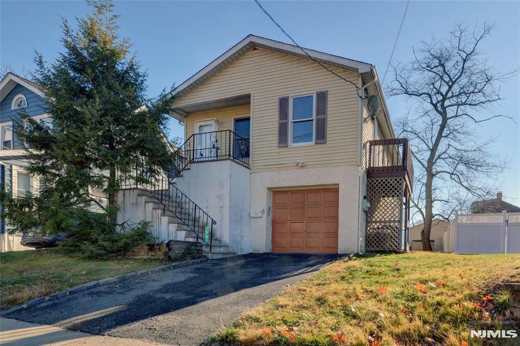 Photo of 90 Dewey Street, Bloomfield, NJ 07003 (MLS # 25042261)
