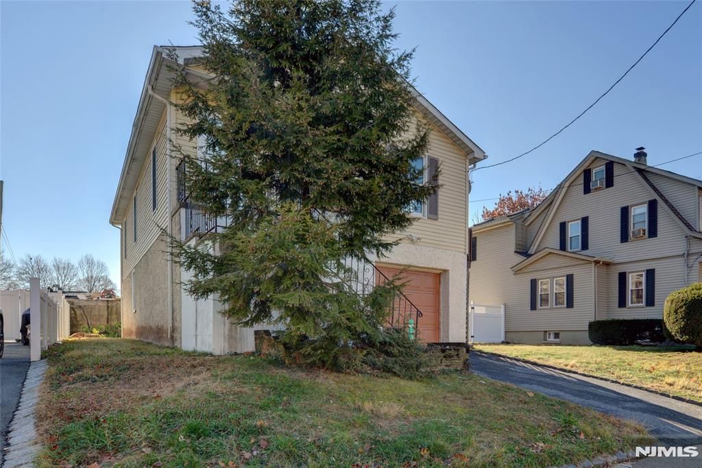 Photo of 90 Dewey Street, Bloomfield, NJ 07003 (MLS # 25042261)