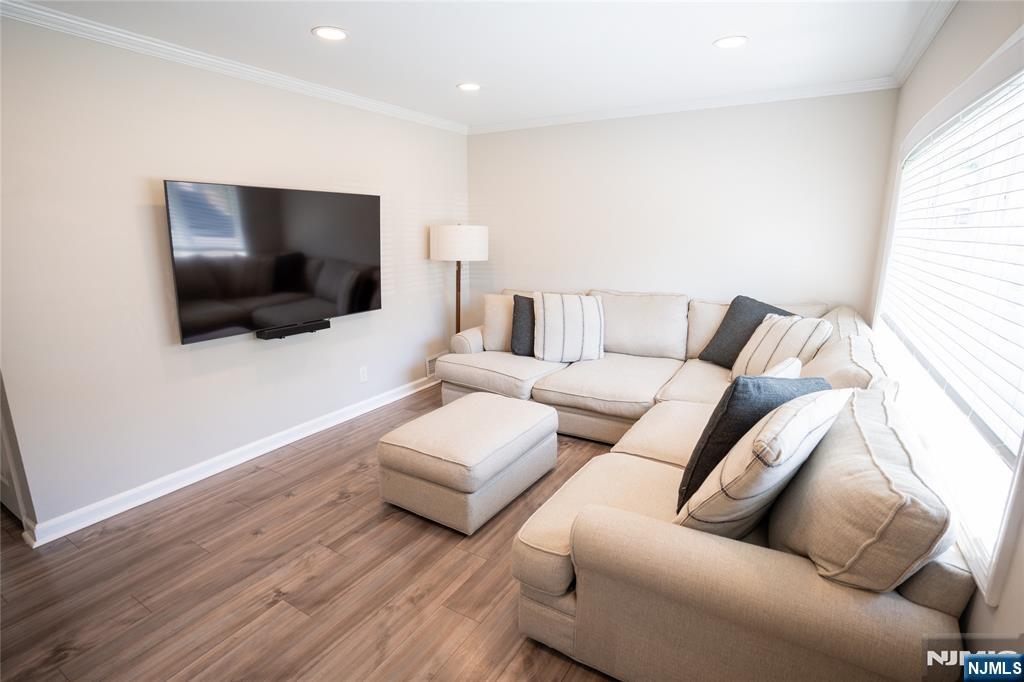 241 Coupe Place