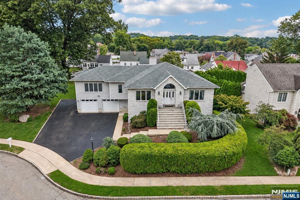 19 Brook Hollow Court