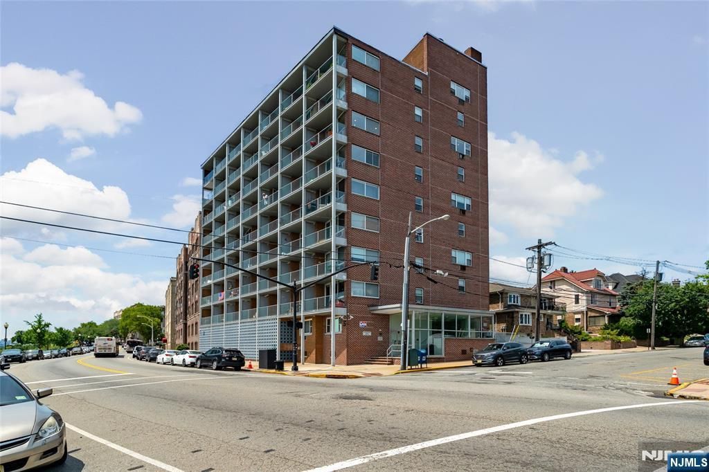 Photo of 899 Boulevard East #4O, Weehawken, NJ 07086 (MLS # 26015030)