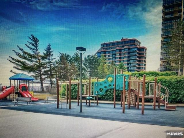 Homes for Sale in Northern NJ | ThisIsRiverEdge.com 300 Winston Drive 207