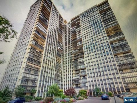 Photo of 300 Winston Drive #207, Cliffside Park, NJ 07010 (MLS # 26006183)