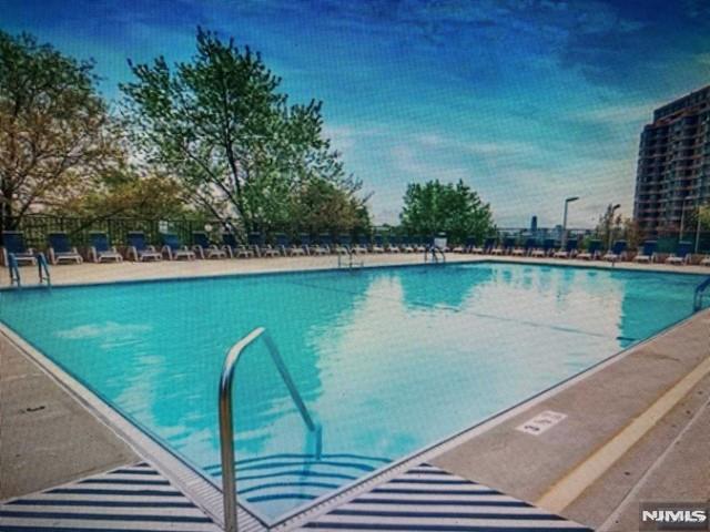 Homes for Sale in Northern NJ | ThisIsRiverEdge.com 300 Winston Drive 207