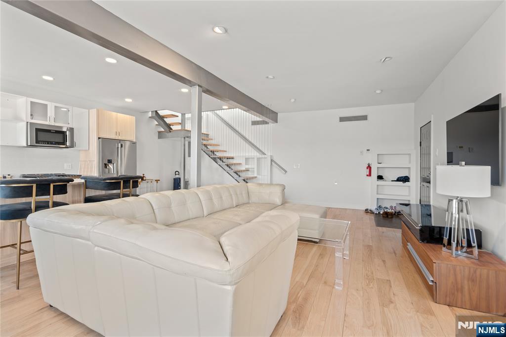 9009 Riverside Place