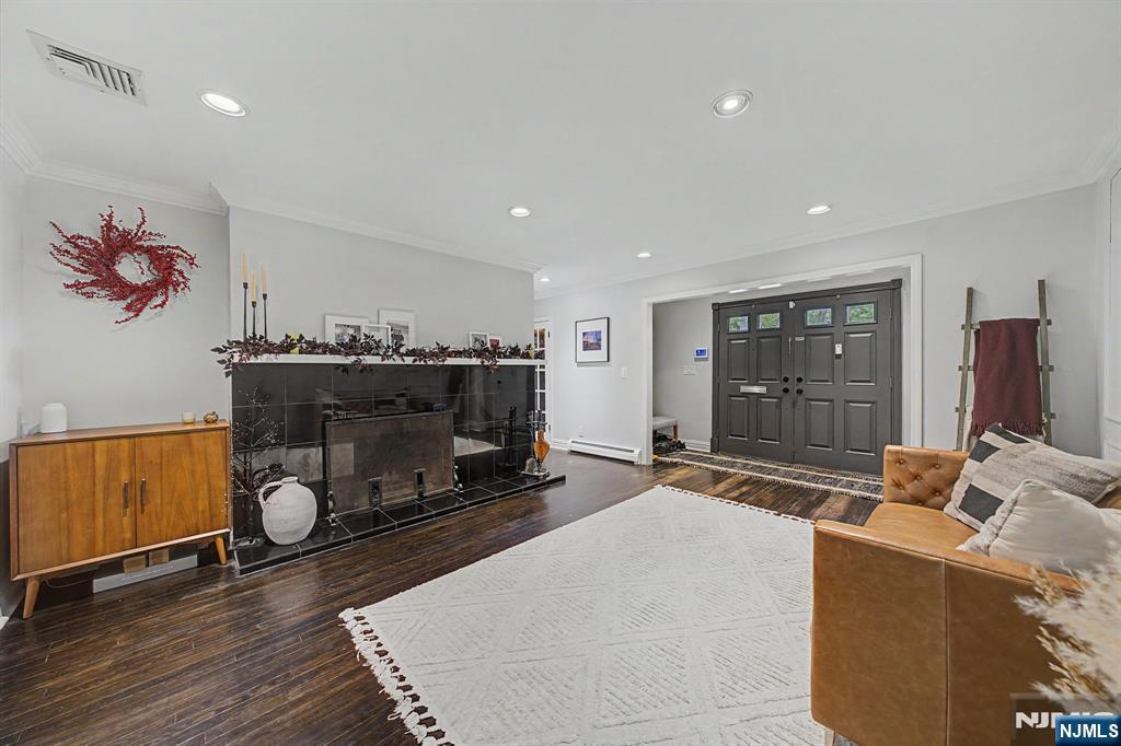 89 Closter Dock Road