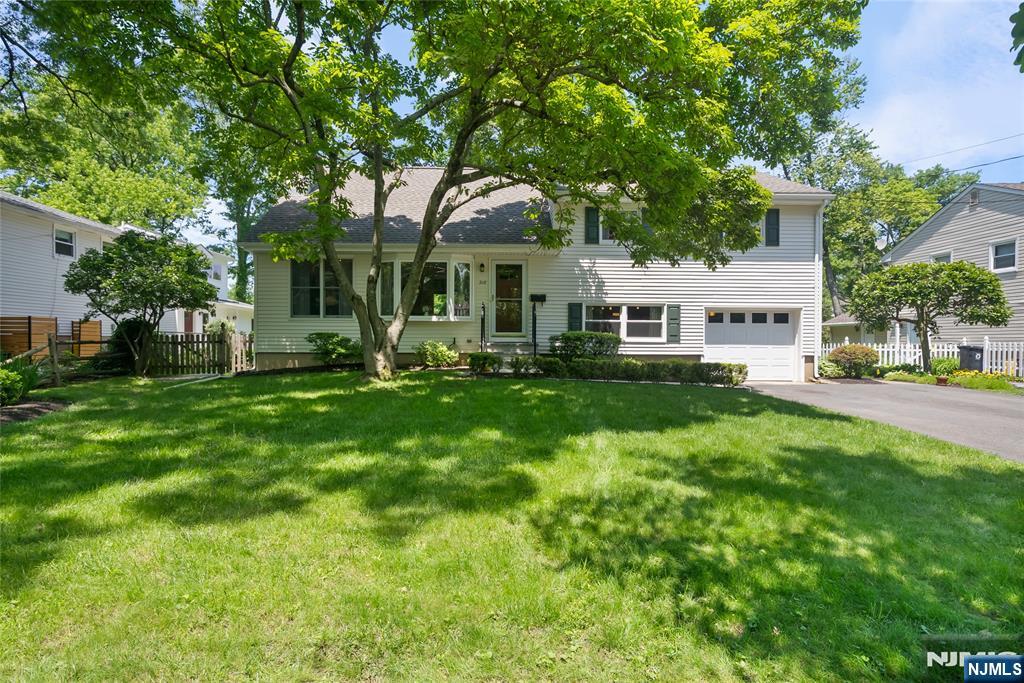 Property for Sale at 218 Hamilton Avenue, Princeton, New Jersey - Bedrooms: 3 
Bathrooms: 2.5 
Rooms: 9  - $1,150,000