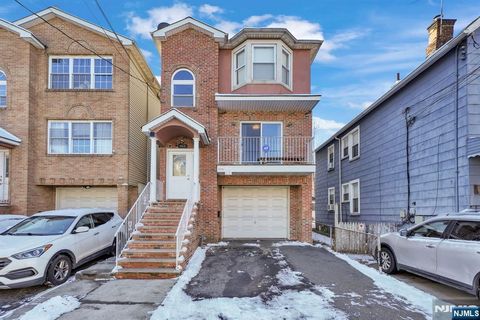 952 Flora Street Elizabeth NJ 07201