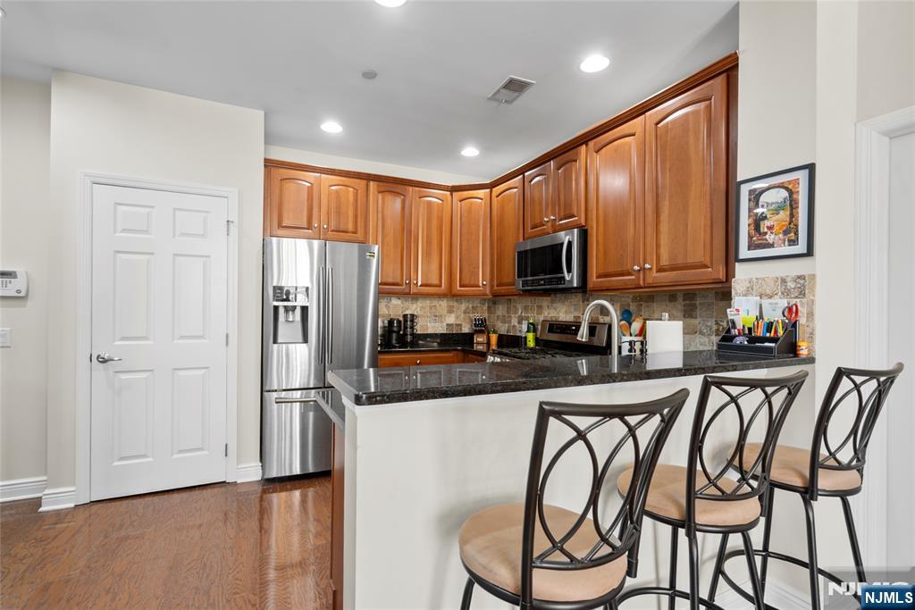 7400 River Road 401
