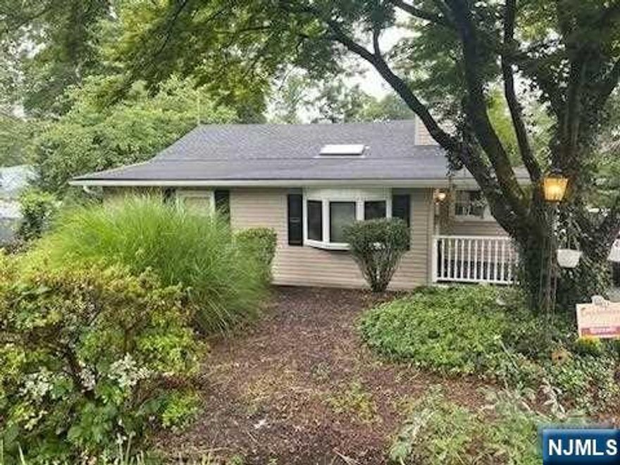 5 br ranch 2 full bath. packanack lake section.