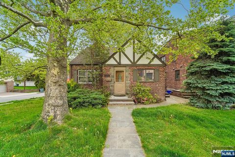 Photo of 1030 Jassamine WAY, Fort Lee, NJ 07024 (MLS # 26014693)