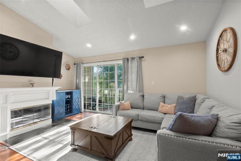 Photo of 952 Juniper Way, Mahwah, NJ 07430 (MLS # 26033414)