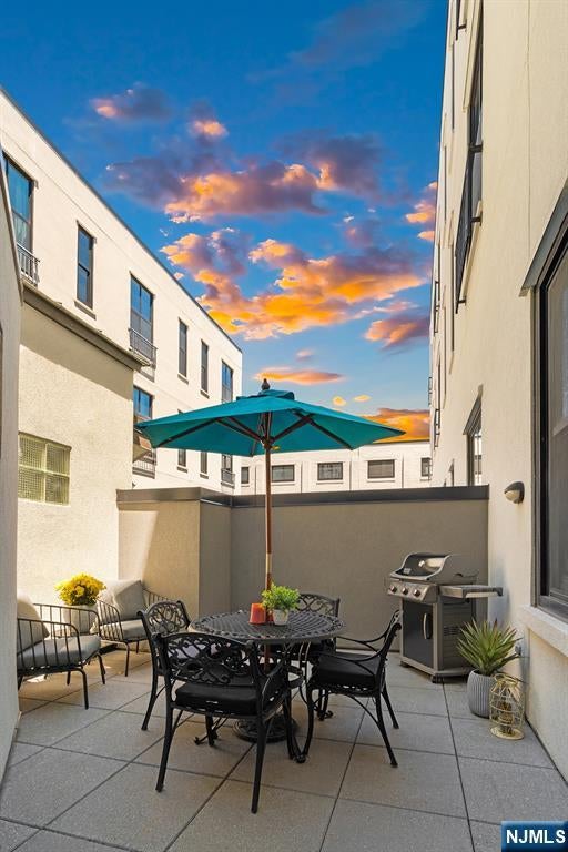518 Gregory Avenue 201