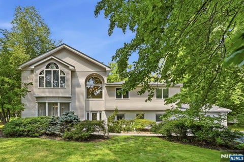 Photo of 1 Sunrise Drive, Montvale, NJ 07645 (MLS # 26031767)