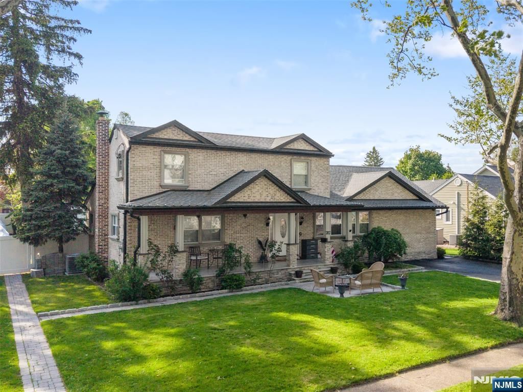 Photo of 707 Chadwick Drive, Paramus, NJ 07652 (MLS # 26016215)