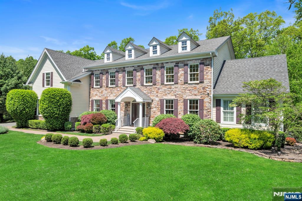 28 Arbor Road, North Caldwell, New Jersey - 5 Bedrooms  
5 Bathrooms  
11 Rooms - 