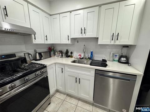 MLS: 25015982