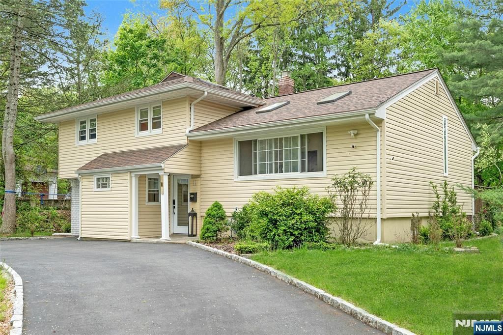 Photo of 11 Meadow Street, Demarest, NJ 07627 (MLS # 26013738)