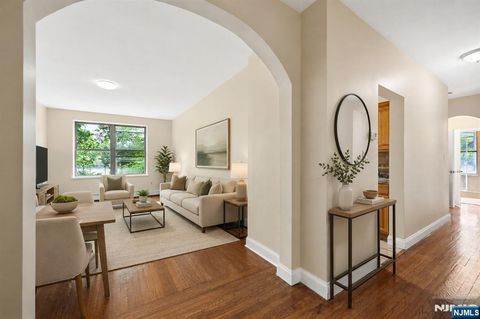 Photo of 5 Pomona Ave #2C, Newark, NJ 07112 (MLS # 26018238)