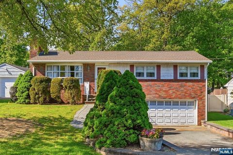 90 McNomee Street Oakland NJ 07436
