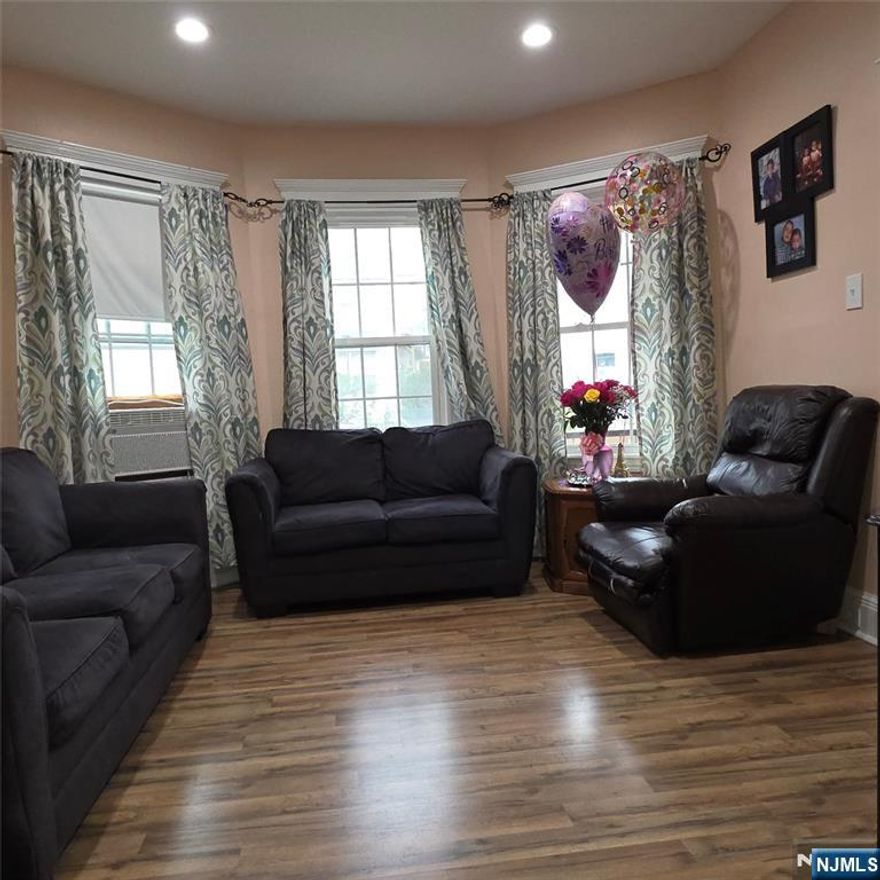 Property in great condition, updated property with renovated Bath and kitchen, a must see .