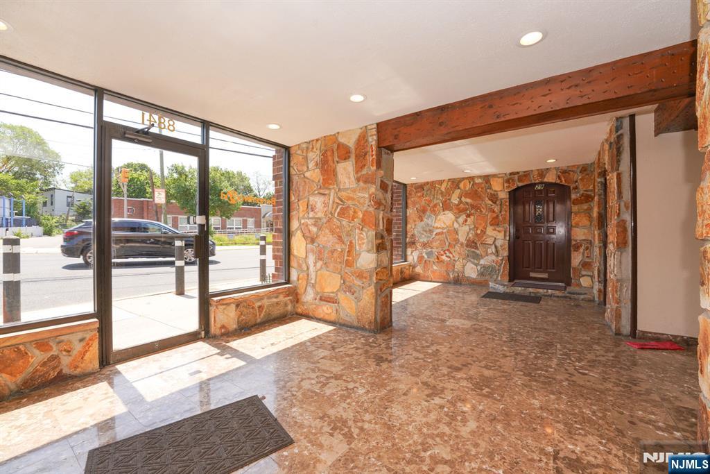 8841 Kennedy 19