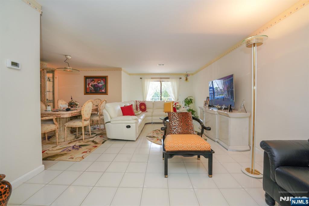 8841 Kennedy 19