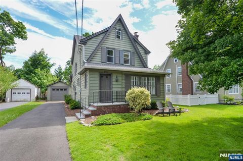Photo of 570 Shelton Road, Ridgewood Village, NJ 07450 (MLS # 26019386)
