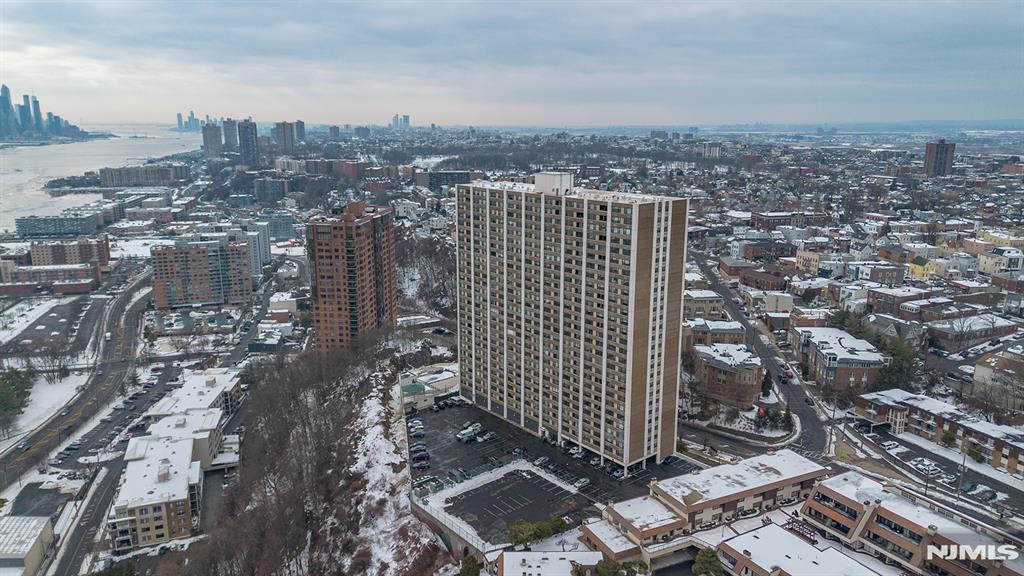 250 Gorge Road 8J