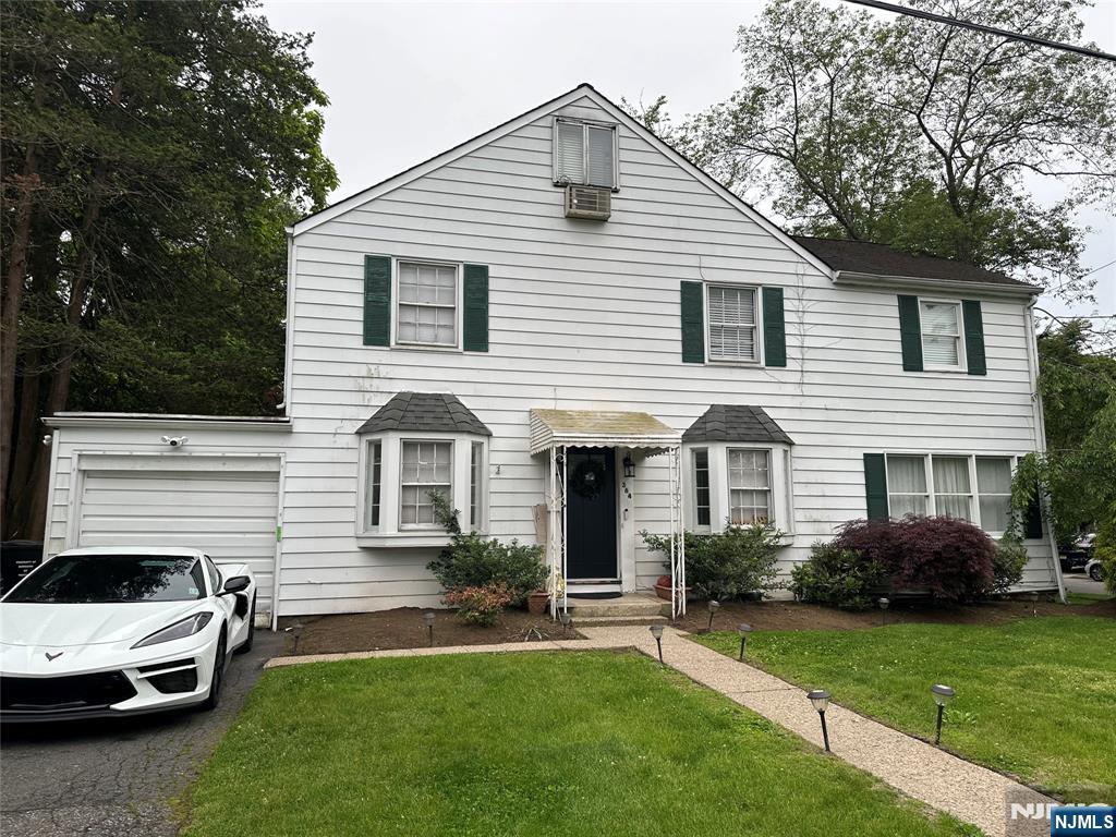 Property for Sale at 364 Kenwood Rd, Paramus, New Jersey - Bedrooms: 4 
Bathrooms: 3 
Rooms: 8  - $810,000