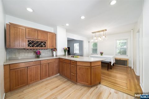 1096 Stasia Street Teaneck NJ 07666