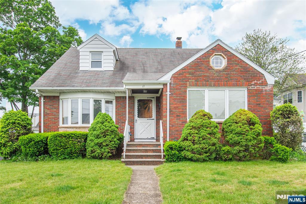 Property for Sale at 11 Duane Road, Clifton, New Jersey - Bedrooms: 3 
Bathrooms: 3 
Rooms: 9  - $624,800