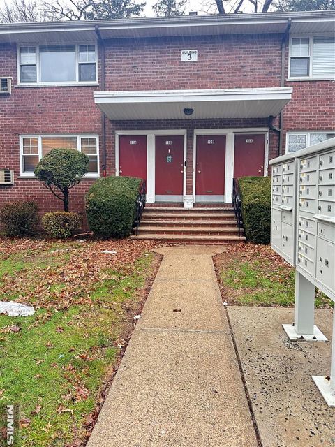 Photo of 241 W Passaic St #11A, Rochelle Park, NJ 07662 (MLS # 26009491)
