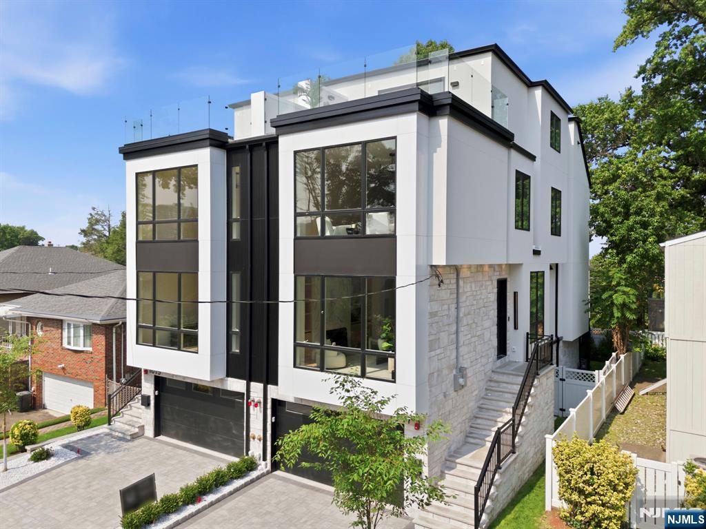 1015 Kingsland