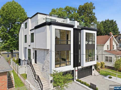 Photo of 1015 Kingsland, Fort Lee, NJ 07024 (MLS # 26031817)