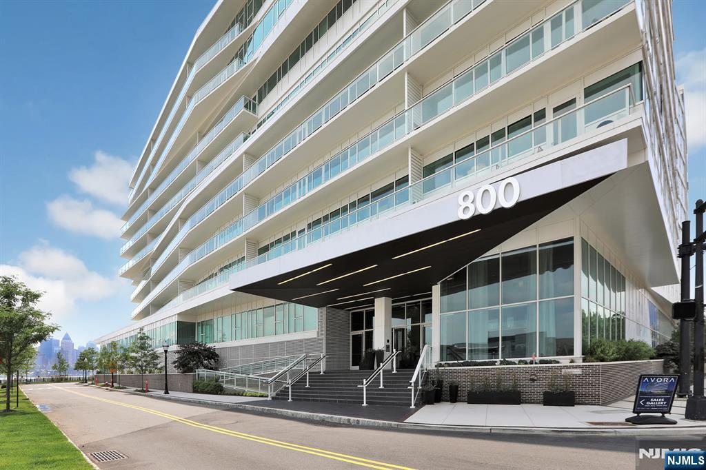 800 Ave At Port Imperial Boulevard 920