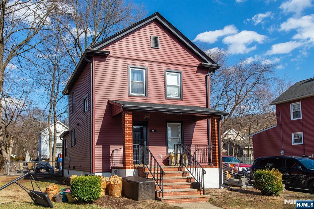 Property for Sale at 13 Franklin Place, Wanaque, New Jersey - Bedrooms: 3 
Bathrooms: 2 
Rooms: 7  - $425,000