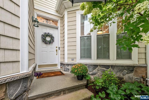 Photo of 4 Kingsley Evans Circle, Oakland, NJ 07436 (MLS # 26032946)