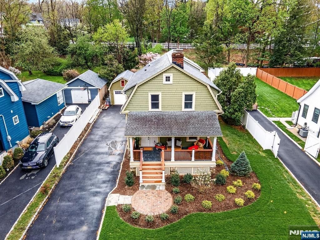 Photo of 34 Buttonwood Road, Essex Fells, NJ 07021 (MLS # 26013788)