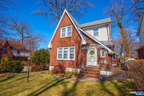 240 E Madison Avenue, Dumont, NJ 07628 - MLS#: 25007836