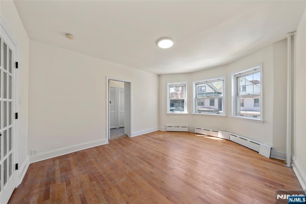 8 Cooper Pl 2nd Fl, Weehawken, New Jersey - 3 Bedrooms  
1 Bathrooms  
6 Rooms - 