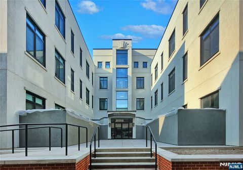 Photo of 518536 Gregory Avenue #C301, Weehawken, NJ 07086 (MLS # 25043038)