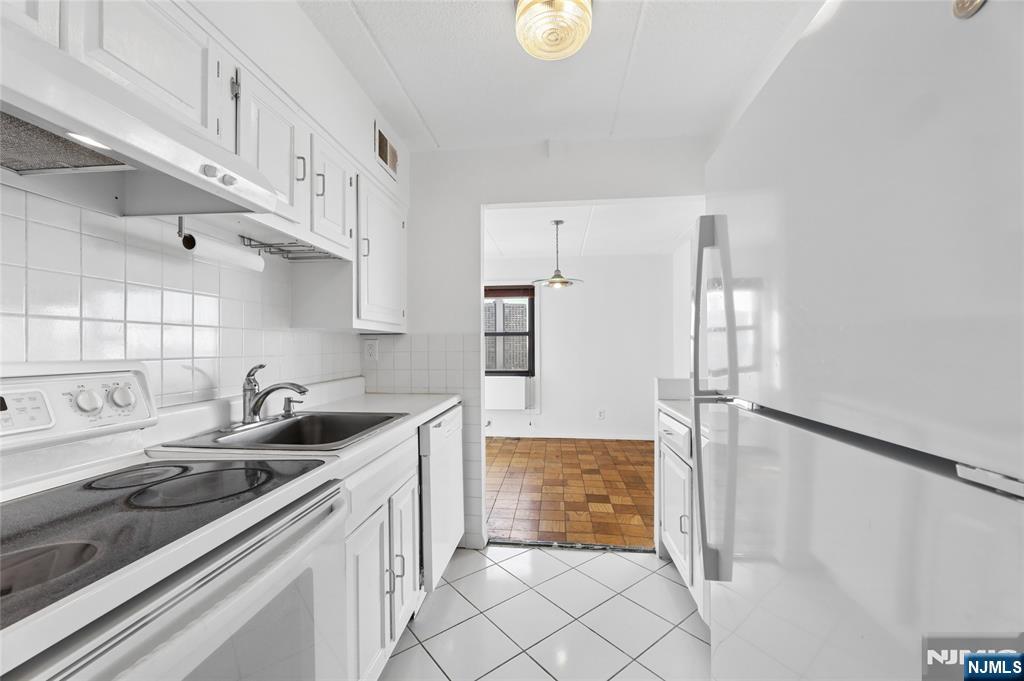 1600 Center Avenue 12F