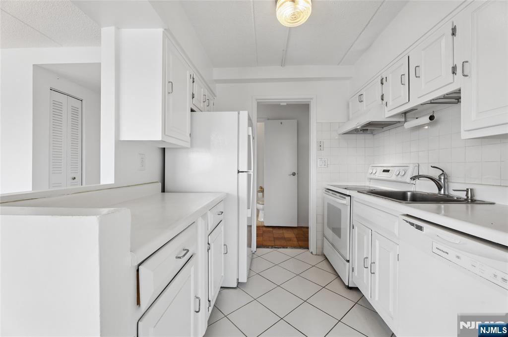 1600 Center Avenue 12F