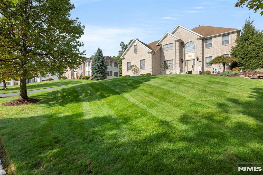Photo of 107 Hamilton Trail, Totowa, NJ 07512 (MLS # 25037363)