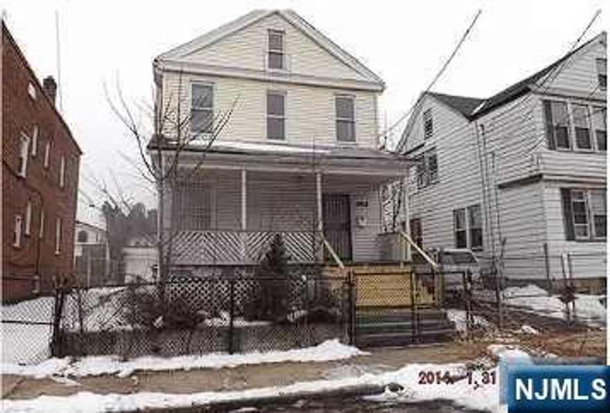 Great single family with 4 bedrooms, 1 bath and a full basement. Minutes away from I-78 and Rt. 22. Lots of local amenities nearby with Newark Beth Israel Hospital and Weequahic park in close proximity and super low taxes. Do not miss out!
