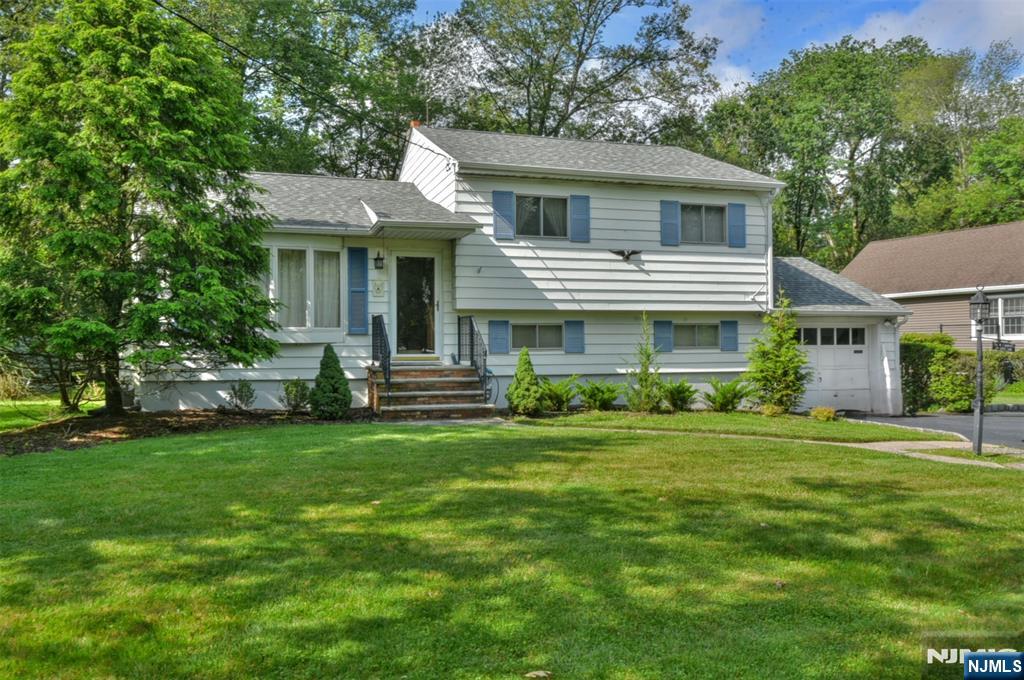 Property for Sale at 29 Lotus Lane, Waldwick, New Jersey - Bedrooms: 3 
Bathrooms: 2 
Rooms: 8  - $675,000