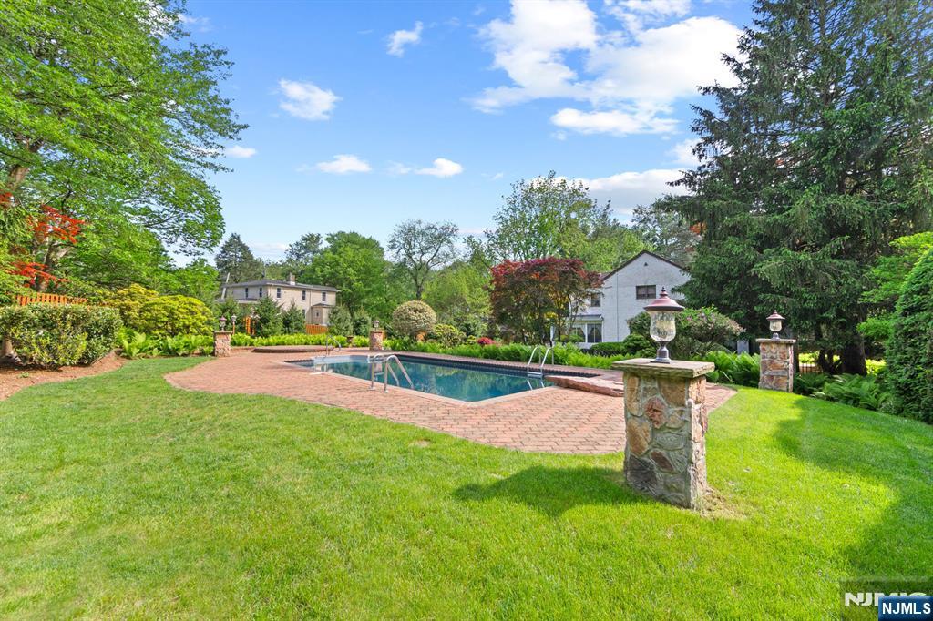 6 Isabella Way