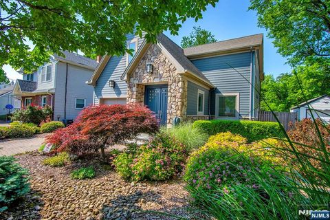 61 Surrey Lane Bergenfield NJ 07621